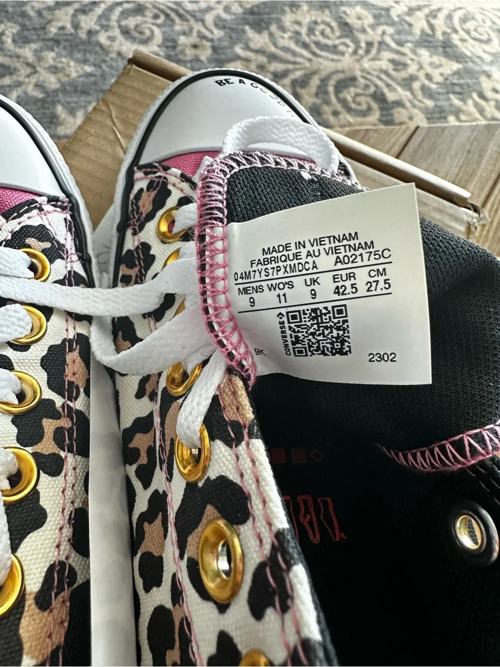 BRAND NEW NEVER WORN Converse Custom Leopard Pink & Black Low Top Sneakers Sz 11